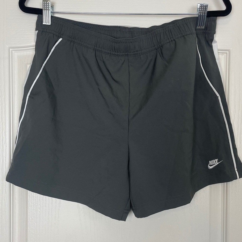 Nike Fit Dry Womens Athletic Shorts Size Medium Grey White Running Gym Workout